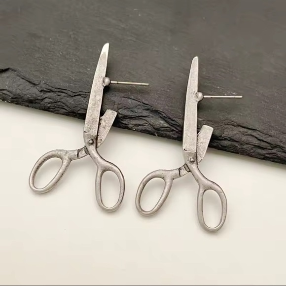 Retro Scissor Stud Earrings – Edgy Statement Jewelry - Picture 3 of 14